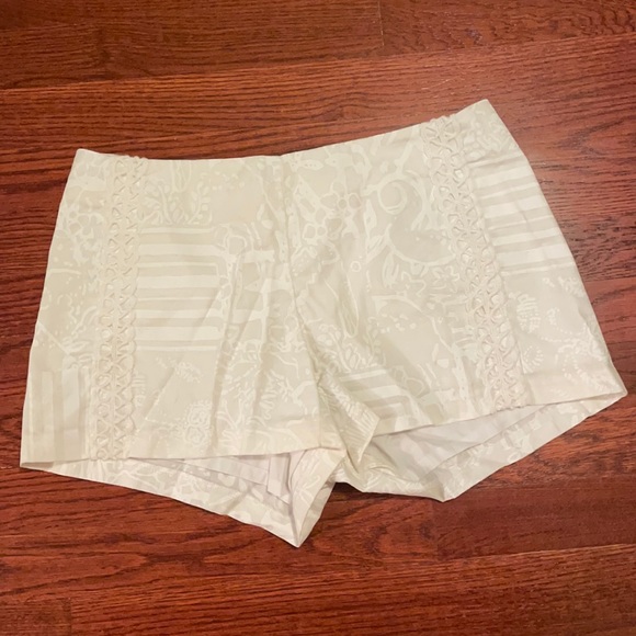 White Lilly Pulitzer shorts - Picture 1 of 1